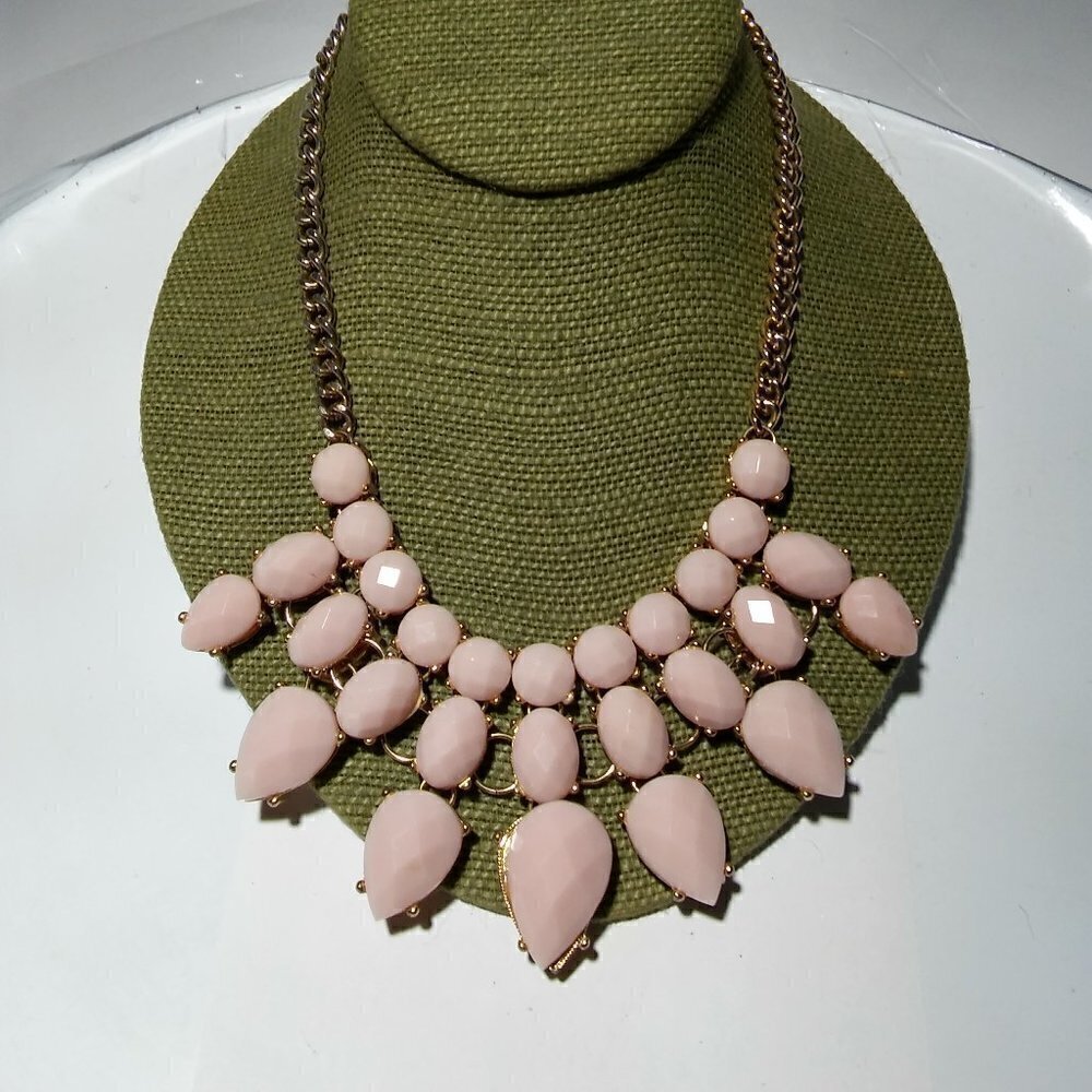 Women`s gold tone pink statement necklace.